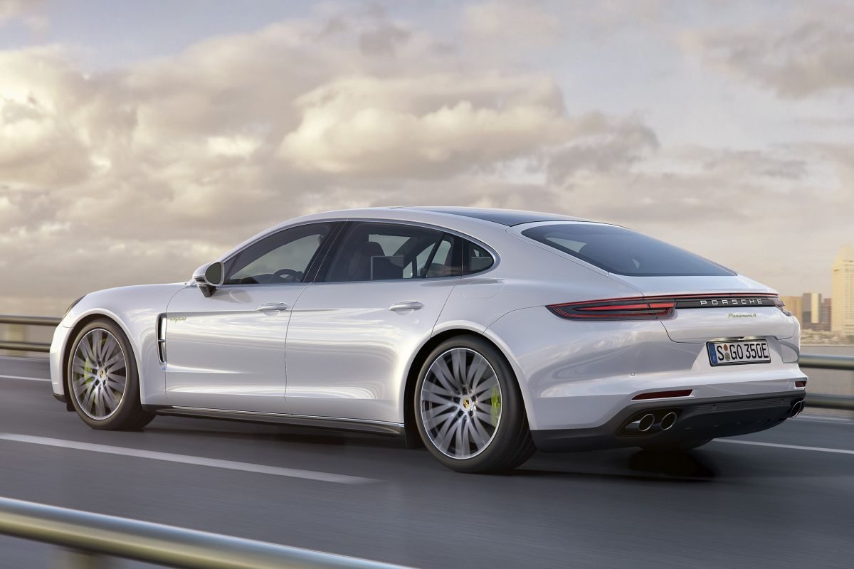 Porsche Panamera · White — image 4
